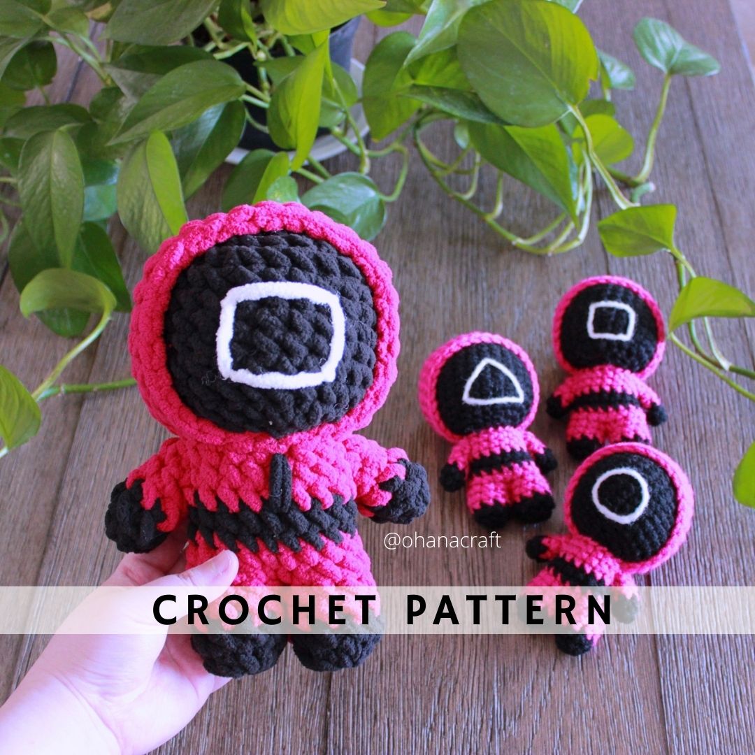 Squid Game Pink Soldier pattern (2 in 1) Plushie & chibi size crochet pattern